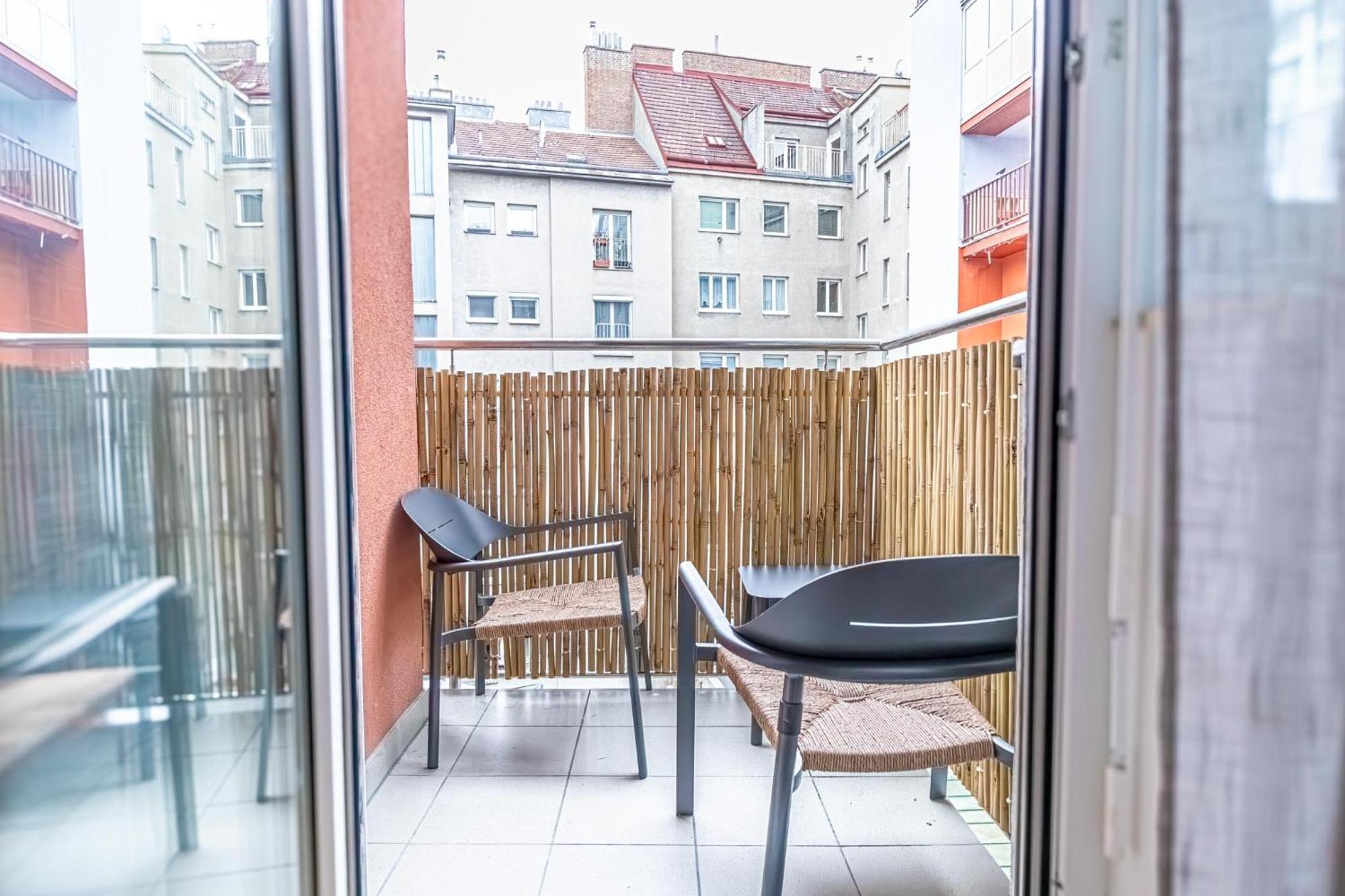 9-min To Center, Comfy 1br And 1lr With Balcony Apartament